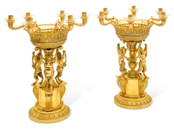 PAIRE DE SURTOUTS-CANDÉLABRES DE STYLE RESTAURATION - photo 2