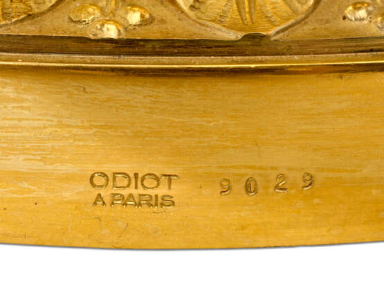 PAIRE DE SURTOUTS-CANDÉLABRES DE STYLE RESTAURATION - photo 3