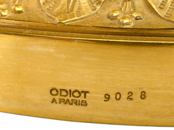 PAIRE DE SURTOUTS-CANDÉLABRES DE STYLE RESTAURATION - photo 4