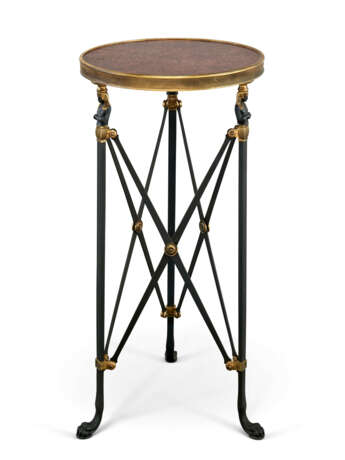 GUÉRIDON DE STYLE NÉOCLASSIQUE - photo 2 GUÉRIDON DE STYLE NÉOCLASSIQUE - photo 2