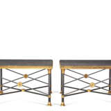 PAIRE DE TABLES BASSES DE STYLE NÉOCLASSIQUE - photo 1