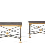 PAIRE DE TABLES BASSES DE STYLE NÉOCLASSIQUE - photo 2