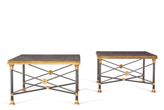 PAIRE DE TABLES BASSES DE STYLE NÉOCLASSIQUE - photo 2 PAIRE DE TABLES BASSES DE STYLE NÉOCLASSIQUE - photo 2