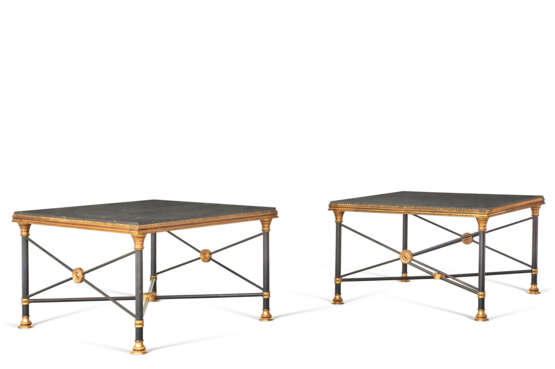 PAIRE DE TABLES BASSES DE STYLE NÉOCLASSIQUE - photo 3 PAIRE DE TABLES BASSES DE STYLE NÉOCLASSIQUE - photo 3