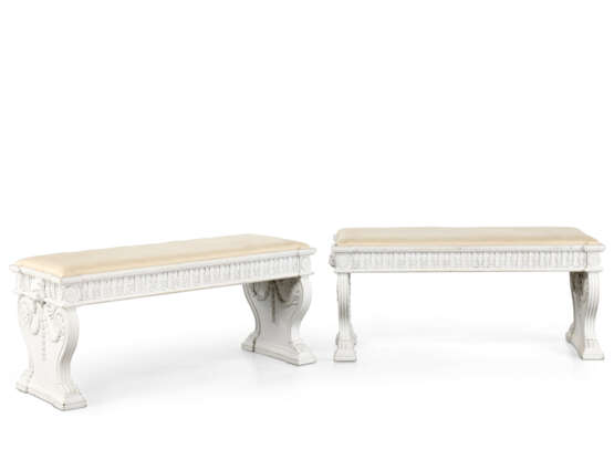 PAIRE DE BANQUETTES DE STYLE GEORGE III - Foto 2