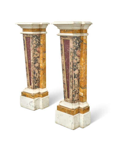 PAIRE DE GAINES DE STYLE LOUIS XIV - Foto 3