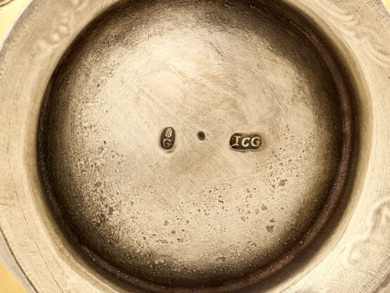 CHOCOLATIÈRE ET SON POT À LAIT CHAUD ALLEMANDS EN VERMEIL - photo 4 CHOCOLATIÈRE ET SON POT À LAIT CHAUD ALLEMANDS EN VERMEIL - photo 4