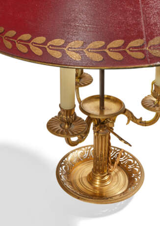 PAIRE DE LAMPES BOUILLOTTES DE STYLE LOUIS XVI - photo 4 PAIRE DE LAMPES BOUILLOTTES DE STYLE LOUIS XVI - photo 4