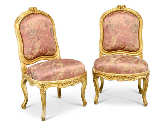 PAIRE DE CHAISES À LA REINE D'ÉPOQUE LOUIS XV - Foto 1