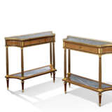 PAIRE DE CONSOLES DESSERTES DE STYLE LOUIS XVI - фото 1
