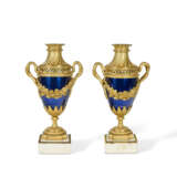 PAIRE DE VASES D'ÉPOQUE NÉOCLASSIQUE - photo 2