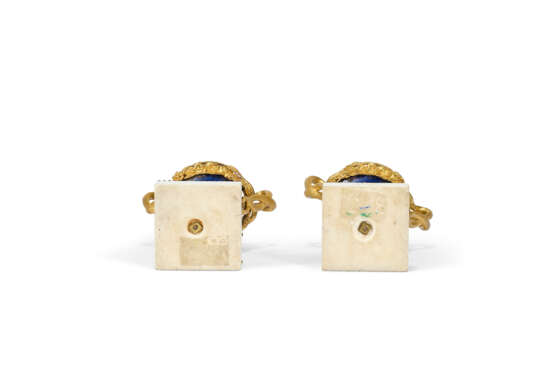 PAIRE DE VASES D'ÉPOQUE NÉOCLASSIQUE - photo 4
