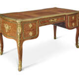 BUREAU PLAT DE STYLE LOUIS XV - photo 2