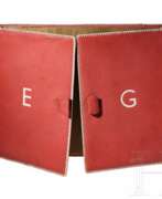 Produktkatalog. Emmy Göring - rote Maroquinledermappe mit geflochtener weißer Ledereinfassung