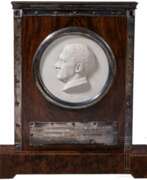 Produktkatalog. Prinz Philipp von Hessen (1896 - 1980) - Ehrenpreis des Oberpräsidenten von Hessen-Nassau, mit seltenem KPM-Portraitmedaillon Hitlers, 1937