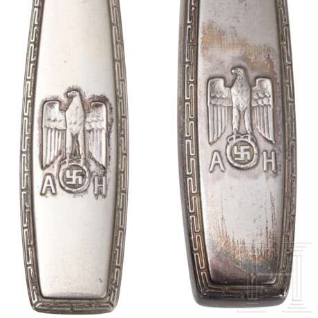 Adolf Hitler - Speisegabel und -messer aus dem formellen Tafelsilber der Neuen Reichskanzlei - photo 3 Adolf Hitler - Speisegabel und -messer aus dem formellen Tafelsilber der Neuen Reichskanzlei - photo 3