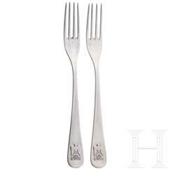 Zwei Kuchengabeln aus dem Tafelsilber der Neuen Reichskanzlei