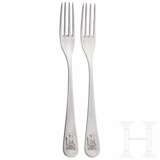 Zwei Kuchengabeln aus dem Tafelsilber der Neuen Reichskanzlei - photo 1