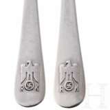 Zwei Kuchengabeln aus dem Tafelsilber der Neuen Reichskanzlei - photo 2