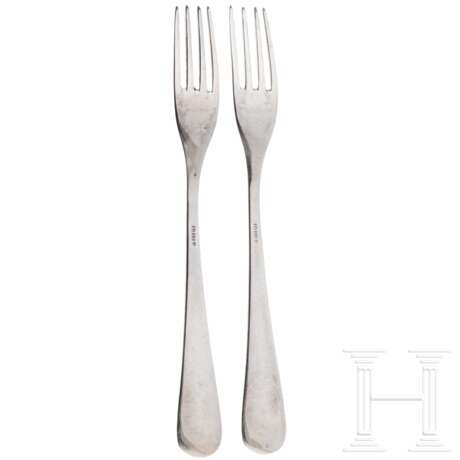 Zwei Kuchengabeln aus dem Tafelsilber der Neuen Reichskanzlei - photo 3 Zwei Kuchengabeln aus dem Tafelsilber der Neuen Reichskanzlei - photo 3