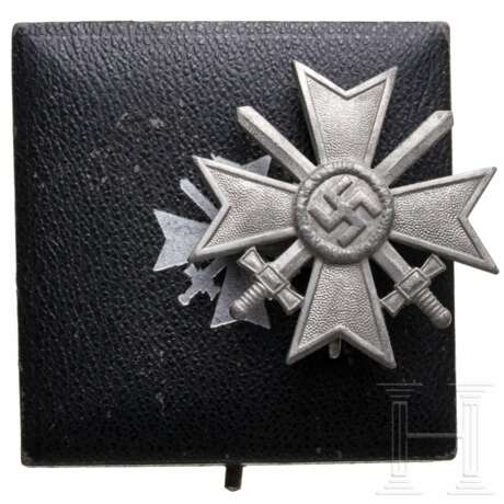 Kriegsverdienstkreuz 1. Klasse mit Schwertern im Etui, Hersteller "3" - фото 1 Kriegsverdienstkreuz 1. Klasse mit Schwertern im Etui, Hersteller "3" - фото 1
