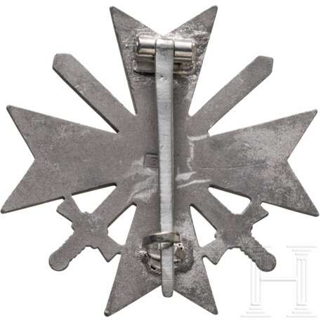 Kriegsverdienstkreuz 1. Klasse mit Schwertern im Etui, Hersteller "3" - фото 2 Kriegsverdienstkreuz 1. Klasse mit Schwertern im Etui, Hersteller "3" - фото 2