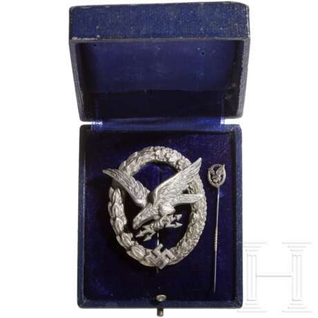 Fliegerschützenabzeichen mit Blitzbündel oder Bordfunkerabzeichen im Etui - photo 1 Fliegerschützenabzeichen mit Blitzbündel oder Bordfunkerabzeichen im Etui - photo 1