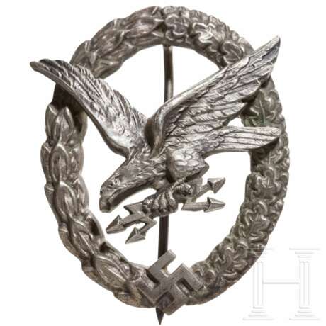 Fliegerschützenabzeichen mit Blitzbündel oder Bordfunkerabzeichen im Etui - photo 2 Fliegerschützenabzeichen mit Blitzbündel oder Bordfunkerabzeichen im Etui - photo 2