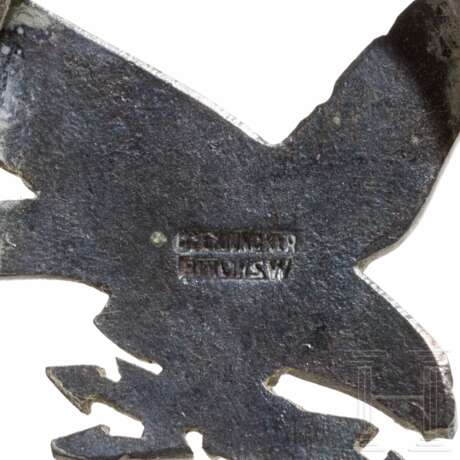 Fliegerschützenabzeichen mit Blitzbündel oder Bordfunkerabzeichen im Etui - photo 4 Fliegerschützenabzeichen mit Blitzbündel oder Bordfunkerabzeichen im Etui - photo 4