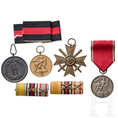 SS-Dienstauszeichnung der 4. Stufe für vier Jahre und weitere Auszeichnungen - Foto 1
