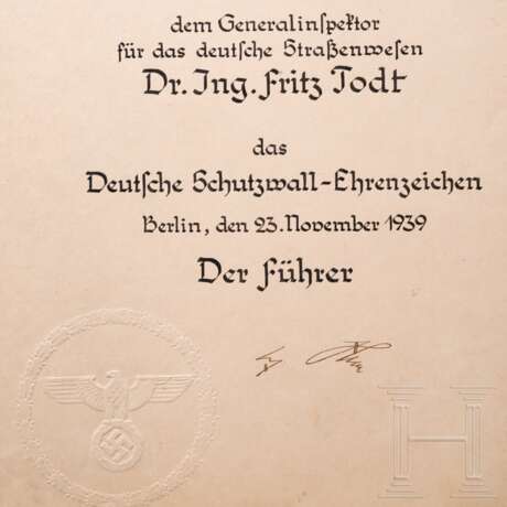 Fritz Todt - Verleihungsurkunde zum Schutzwall-Ehrenzeichen in roter Verleihungsmappe, signiert von Adolf Hitler - photo 5