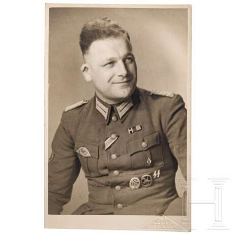 Johann Dobek - Beförderungsurkunde, signiert von Heinrich Himmler, mit Portraitfoto, Träger des Blutordens - photo 3