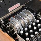 Chiffriermaschine "Enigma-K" für die Schweizer Armee, komplett mit Fernlesegerät im Holzkasten - Foto 5