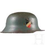 Kinderstahlhelm M 16/35 für "Heeresangehörige" mit beiden Abzeichen - фото 2
