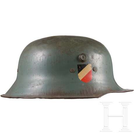 Kinderstahlhelm M 16/35 für "Heeresangehörige" mit beiden Abzeichen - фото 2