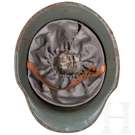 Kinderstahlhelm M 16/35 für "Heeresangehörige" mit beiden Abzeichen - фото 3