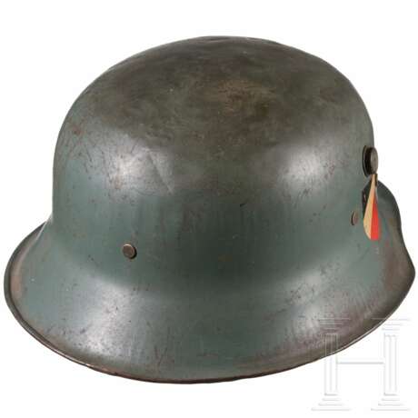 Kinderstahlhelm M 16/35 für "Heeresangehörige" mit beiden Abzeichen - фото 4