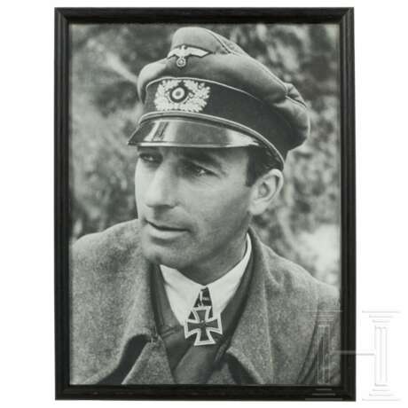 Gemälde des Eichenlaubträgers Horst von Usedom mit zwei Portraitfotos - Foto 3 Gemälde des Eichenlaubträgers Horst von Usedom mit zwei Portraitfotos - Foto 3