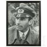 Gemälde des Eichenlaubträgers Horst von Usedom mit zwei Portraitfotos - Foto 3