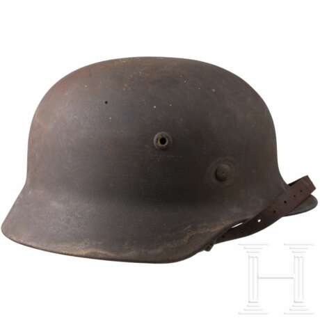 Stahlhelm M 40 der Luftwaffe mit einem Abzeichen - photo 2