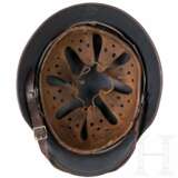 Stahlhelm M 40 der Luftwaffe mit einem Abzeichen - photo 3