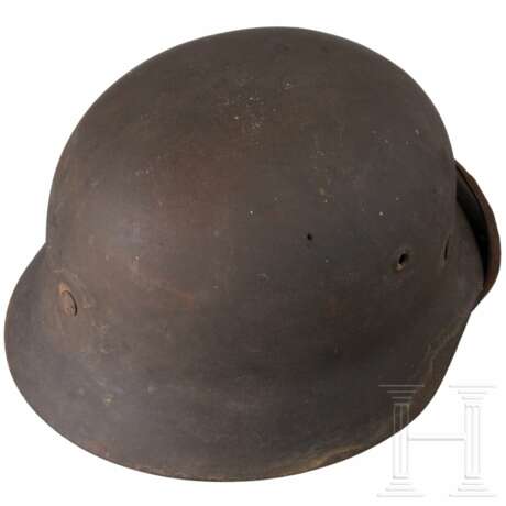 Stahlhelm M 40 der Luftwaffe mit einem Abzeichen - photo 4