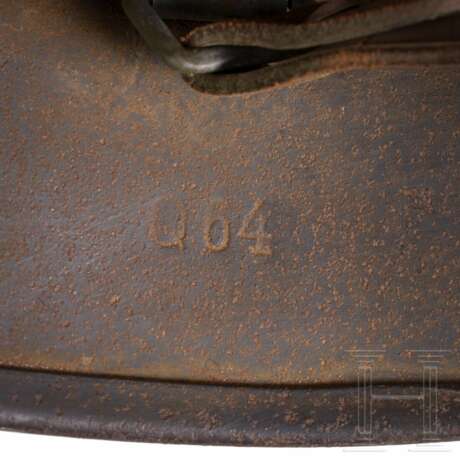 Stahlhelm M 40 der Luftwaffe mit einem Abzeichen - photo 7