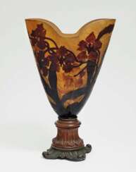 Vase mit Bronzefuß. Emile Gallé, Nancy, um 1900