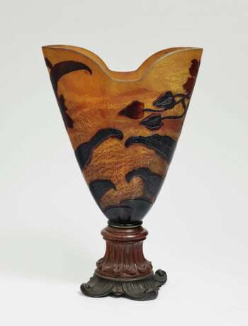 Vase mit Bronzefuß. Emile Gallé, Nancy, um 1900 - Foto 2