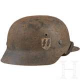 Stahlhelm M40 mit einen Helmabzeichen - фото 2