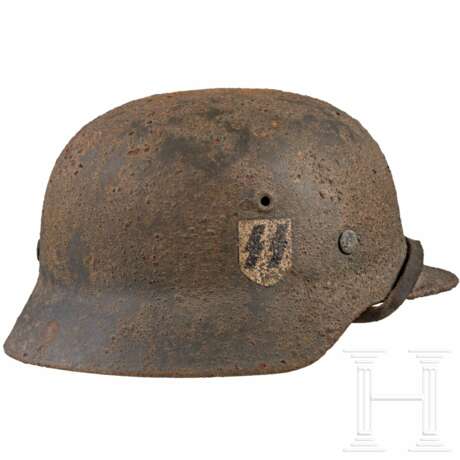 Stahlhelm M40 mit einen Helmabzeichen - фото 2