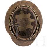 Stahlhelm M40 mit einen Helmabzeichen - фото 3