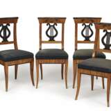 Satz von vier Stühlen. Süddeutsch, 1. Hälfte 19. Jahrhundert - photo 1