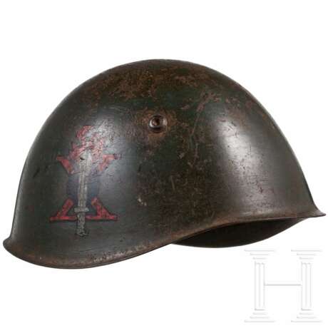 Glocke eines Stahlhelms M 33 mit Emblem des "Valanga" Bataillons der Decima MAS - photo 1